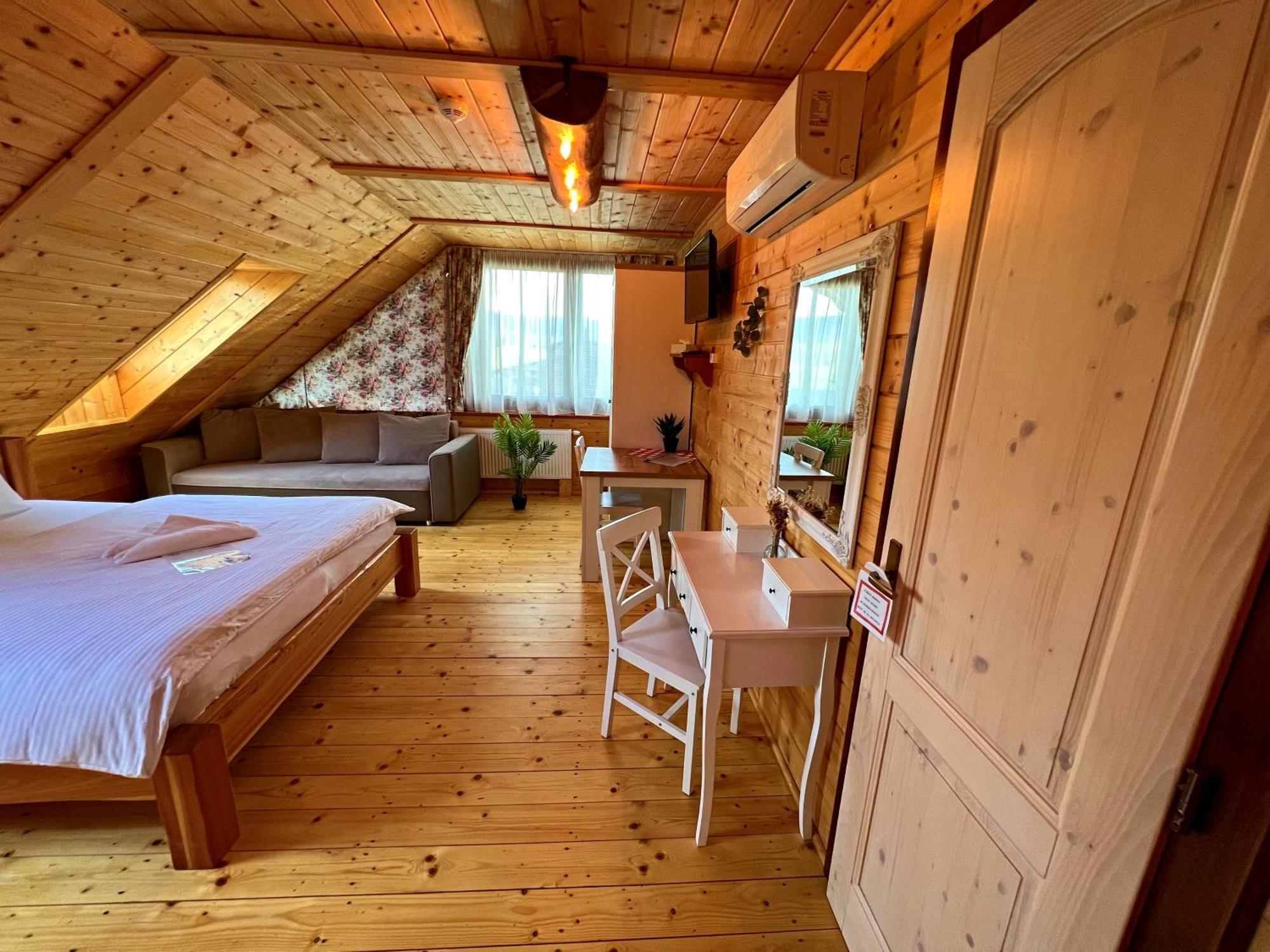 Ubytovanie V Superior Izbach V Podkrovi Koliba Pacho Prievidza Extérieur photo